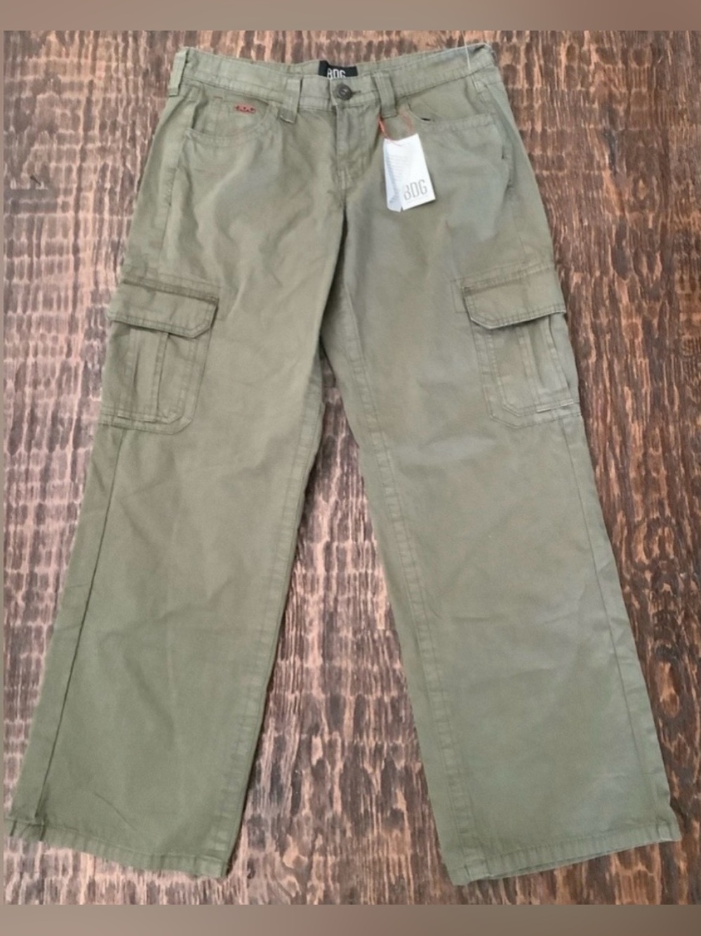 Women's BDG Urban Outfitters Khaki Low Rise Cargo Pants in Green BNWT